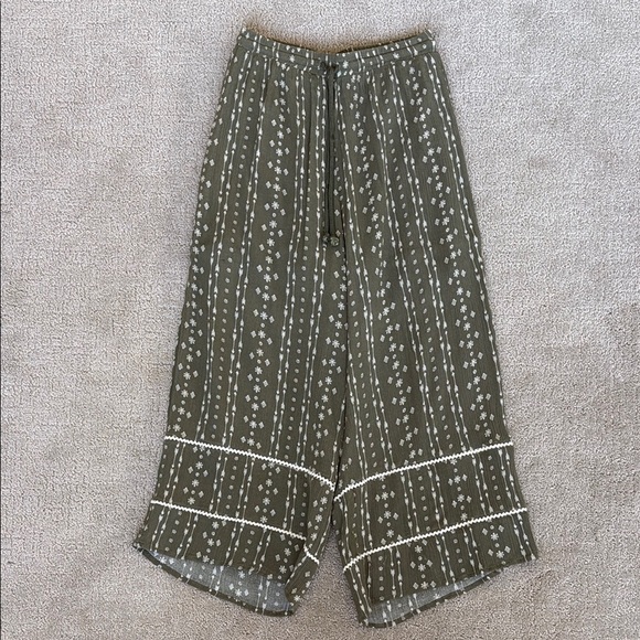 Hem & Thread Wide-Leg Cropped Pants - Picture 1 of 5